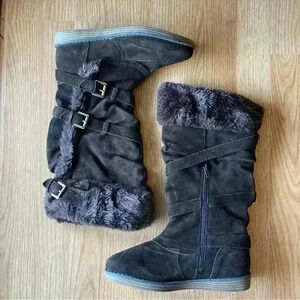 Baretrap boots with fur and buckles